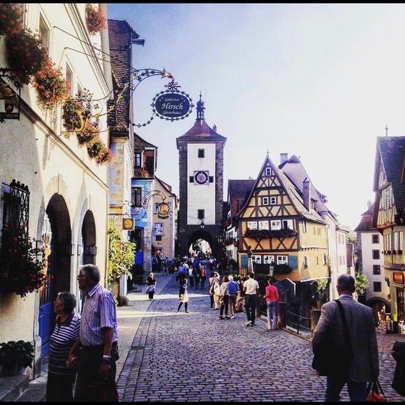 FRANCOPHILE & FASHIONISTA - Picture 10 of 13